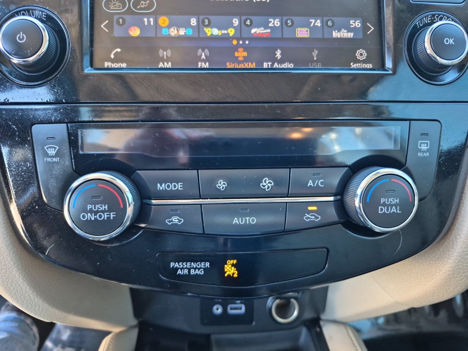 Used 2020 Nissan Rogue SL w/ Premium Package AWD/4WD image 32