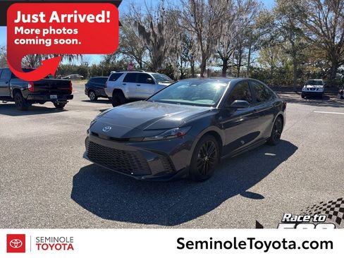 Used 2025 Toyota Camry SE w/ Convenience Package image 1