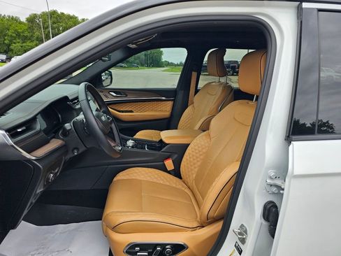 Used 2023 Jeep Grand Cherokee L Summit w/ Advanced Protech Group IV image 18