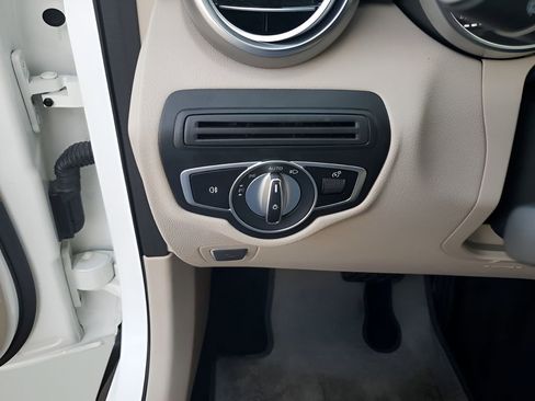 Used 2019 Mercedes-Benz GLC 300 image 32