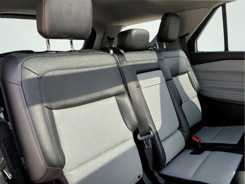 Used 2022 Ford Explorer XLT w/ Equipment Group 202A image 14