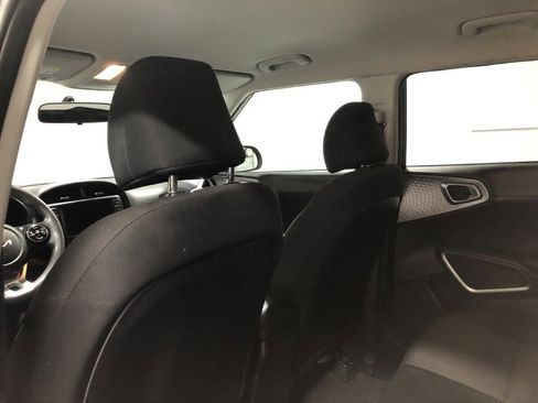 Used 2022 Kia Soul LX image 16