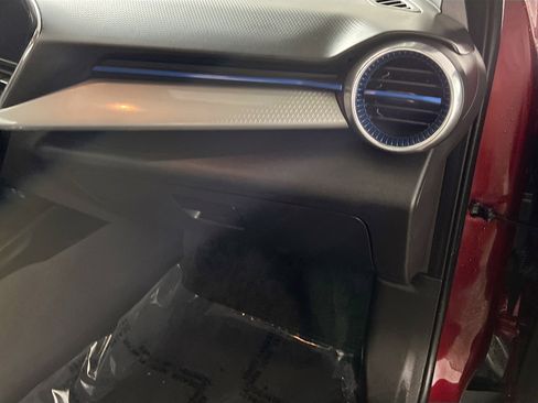 Used 2025 Chevrolet Trax LT w/ LT Convenience Package image 35