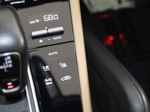 Used 2020 Porsche Cayenne AWD/4WD image 33