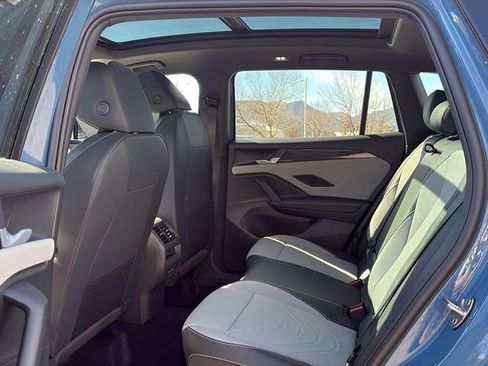 New 2026 Volkswagen Tiguan SE R-Line AWD/4WD image 8