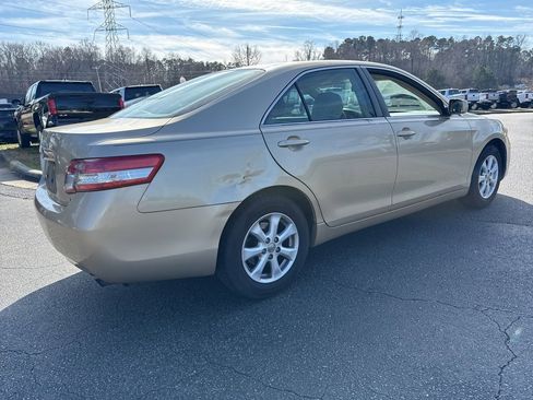 Used 2011 Toyota Camry LE image 5