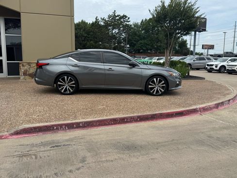 Used 2022 Nissan Altima 2.5 SR FWD image 7