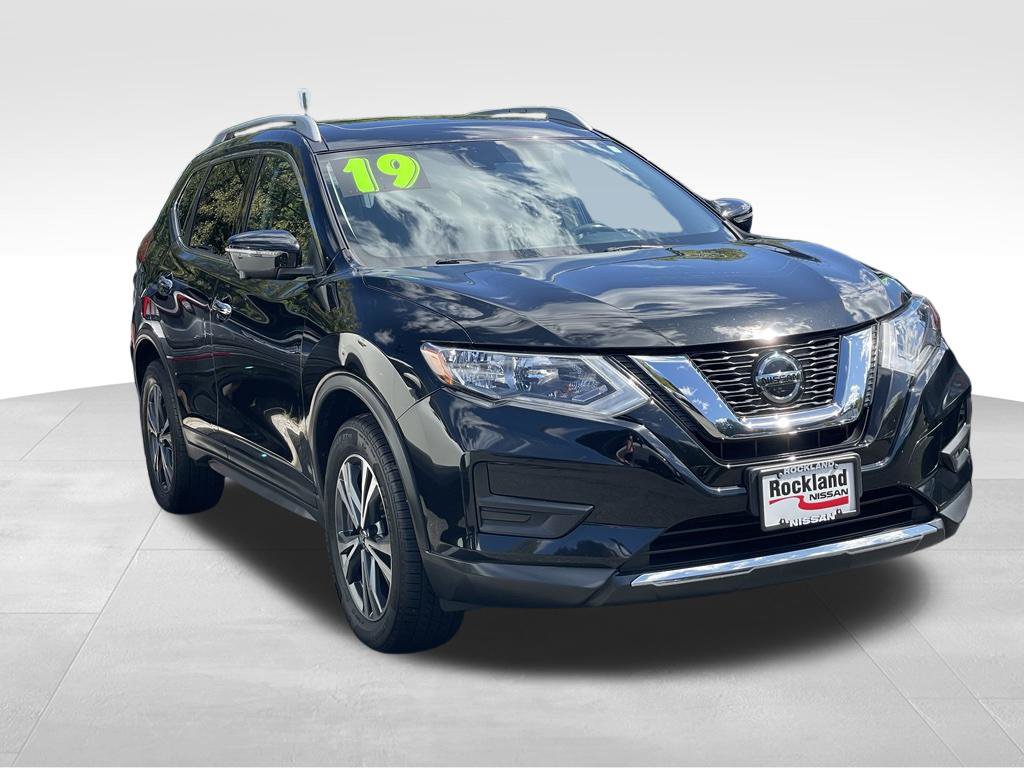 Used 2019 Nissan Rogue SV w/ Sun & Sound Touring Package AWD/4WD image 3
