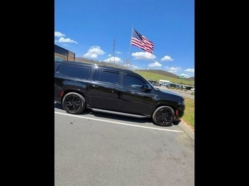 Used 2024 Jeep Wagoneer L Series II w/ Convenience Group I image 9