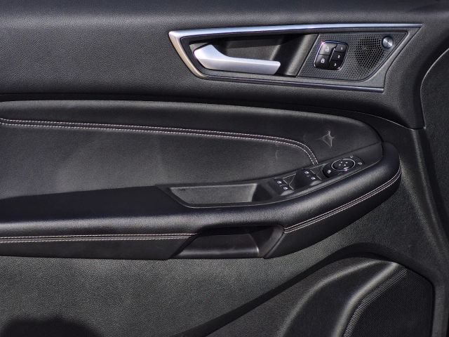 Used 2023 Ford Edge Titanium AWD/4WD image 10