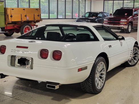 Used 1994 Chevrolet Corvette Coupe RWD image 33