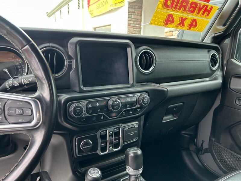 Used 2022 Jeep Wrangler Unlimited Sahara w/ Cold Weather Group AWD/4WD image 16
