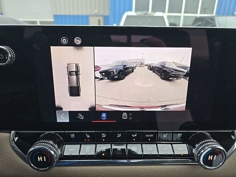 Used 2023 GMC Canyon Denali image 25