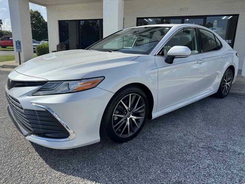 Used 2022 Toyota Camry XLE FWD image 38