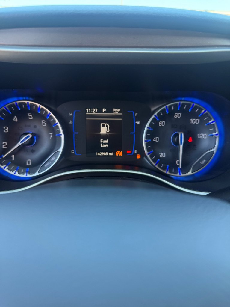 Used 2018 Chrysler Pacifica Touring FWD image 36