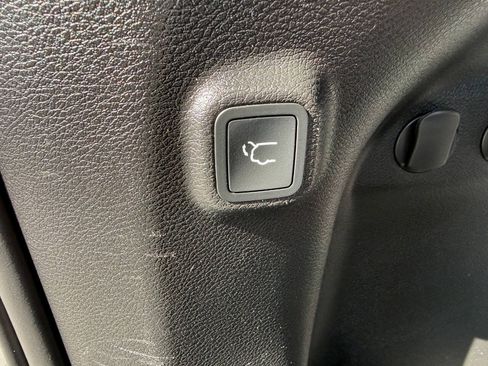 Used 2020 Jeep Cherokee Limited AWD/4WD image 19