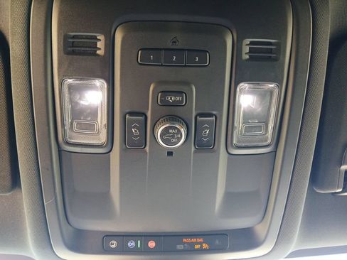 Used 2024 Chevrolet Suburban Z71 w/ Luxury Package AWD/4WD image 30