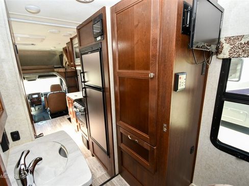 Used 2018 Mercedes-Benz Sprinter 3500 image 9