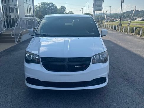 Used 2016 Dodge Grand Caravan SE FWD image 2