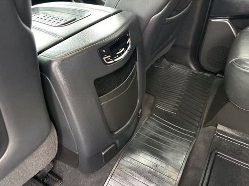 Used 2017 Cadillac Escalade Luxury image 34
