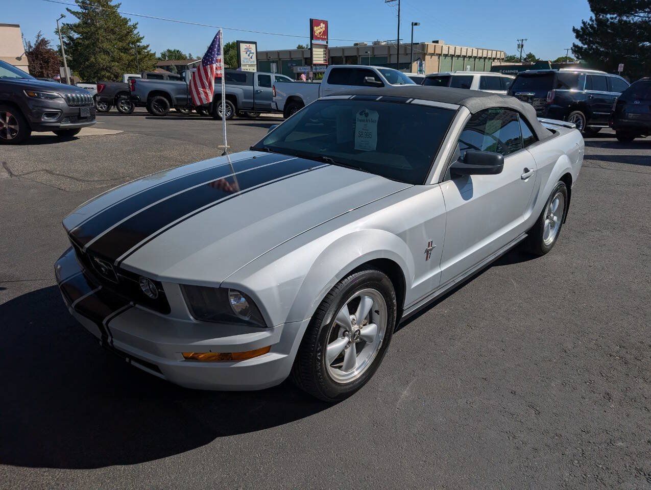 Used 2007 Ford Mustang Convertible RWD image 3