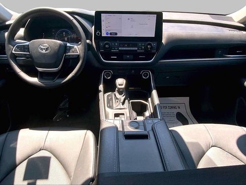 Used 2025 Toyota Grand Highlander AWD Hybrid image 15