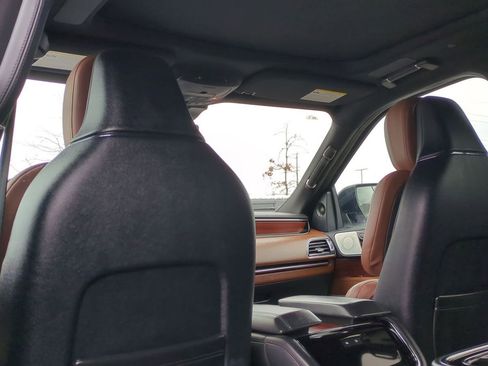 Used 2023 Lincoln Navigator Reserve w/ Equipment Group 201A image 18