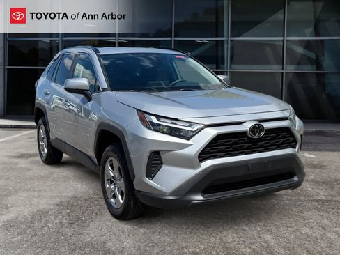 Used 2025 Toyota RAV4 XLE AWD/4WD image 1