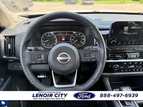 Used 2022 Nissan Pathfinder SL w/ SL Premium Package FWD image 16