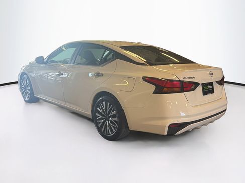 Used 2025 Nissan Altima 2.5 SV FWD image 5