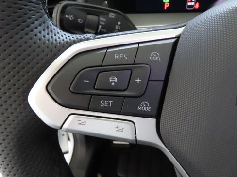 New 2026 Volkswagen Tiguan SE R-Line image 14