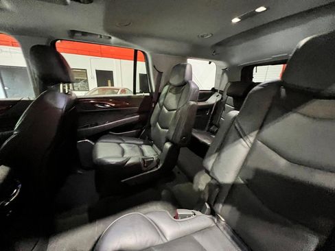 Used 2016 Cadillac Escalade Luxury image 11