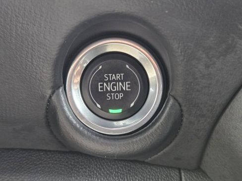 Used 2025 Chevrolet Suburban Z71 AWD/4WD image 21