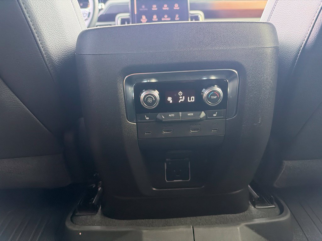 Used 2025 GMC Yukon XL Denali w/ Denali Reserve Package AWD/4WD image 27