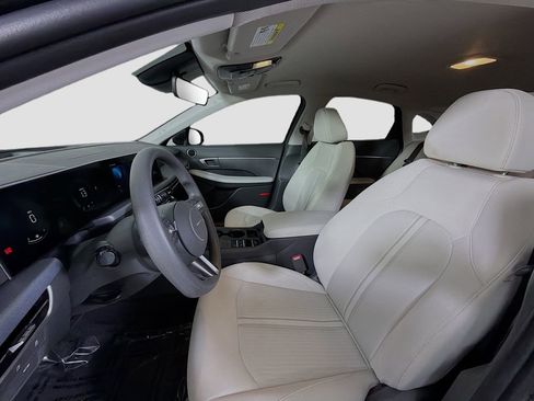 Used 2025 Hyundai Sonata SE image 13