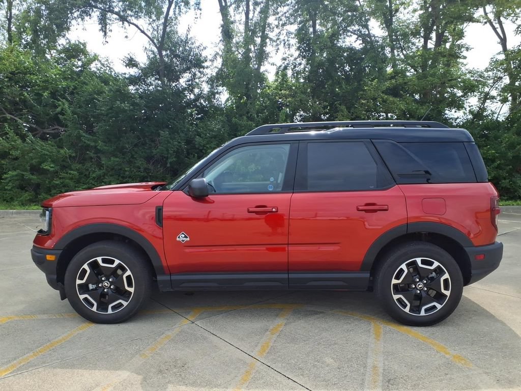 Used 2024 Ford Bronco Sport Outer Banks w/ Tech Package AWD/4WD image 2