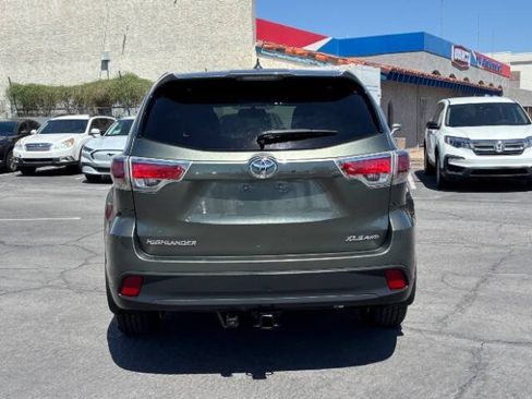 Used 2016 Toyota Highlander XLE AWD/4WD image 4