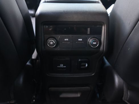 Used 2018 GMC Acadia SLT FWD image 12