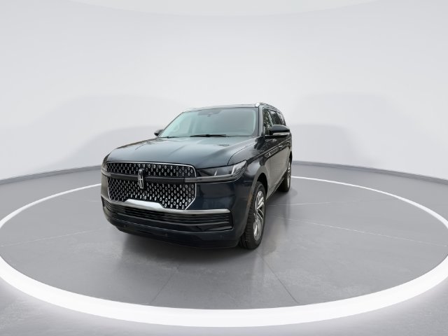 New 2025 Lincoln Navigator Reserve AWD/4WD image 3