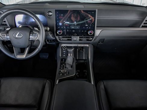 Used 2025 Lexus GX 550 image 13