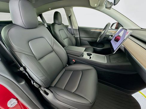 Used 2025 Tesla Model Y Long Range image 29