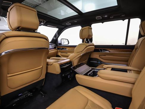 Used 2022 Jeep Grand Wagoneer Series III image 21