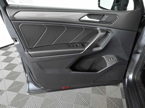 Certified 2023 Volkswagen Tiguan SE FWD image 18