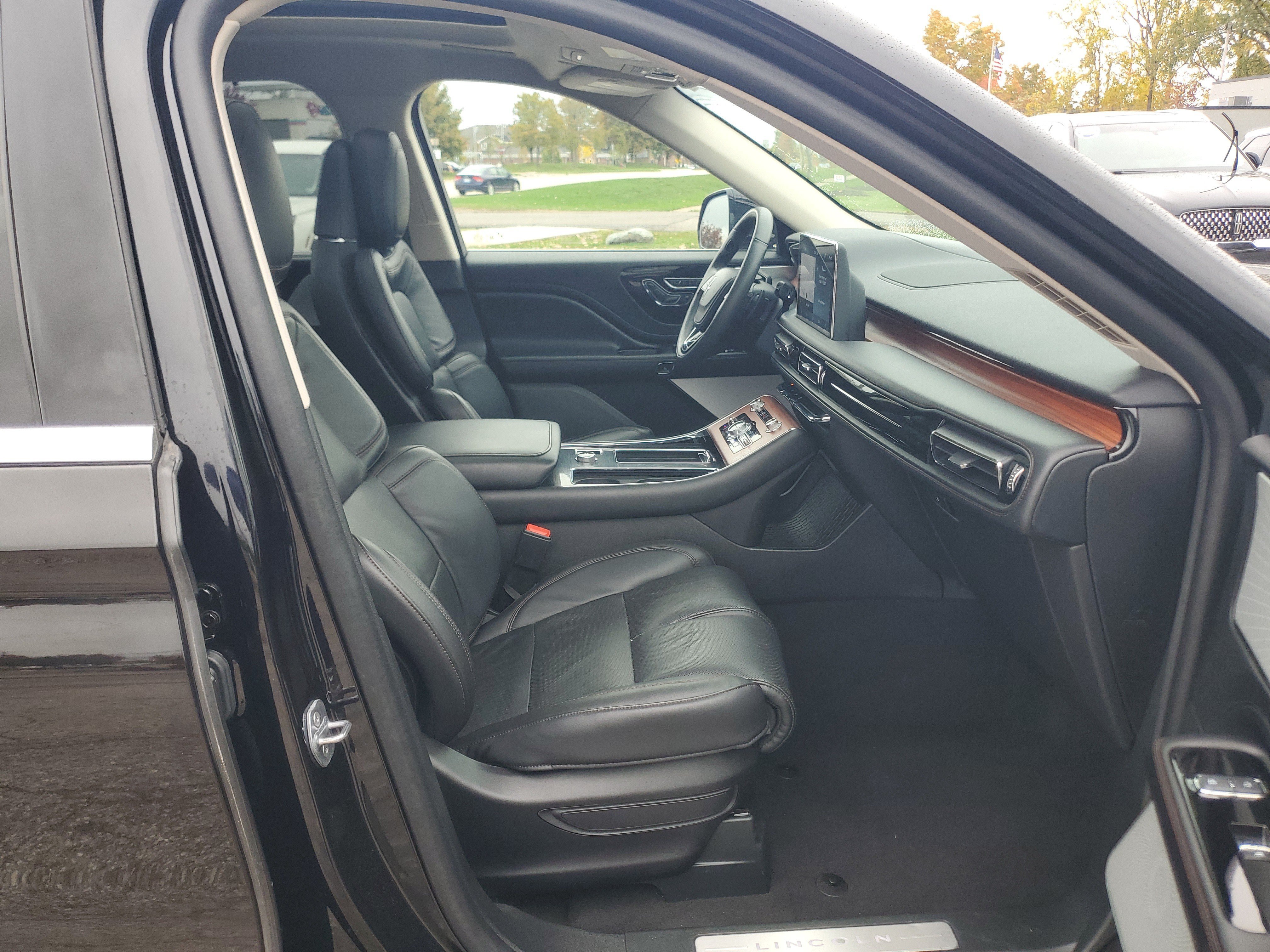 Certified 2024 Lincoln Aviator Reserve w/ Equipment Group 201A AWD/4WD image 9