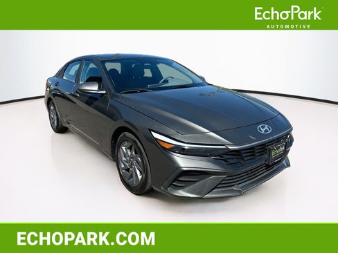 Used 2024 Hyundai Elantra SEL FWD image 1