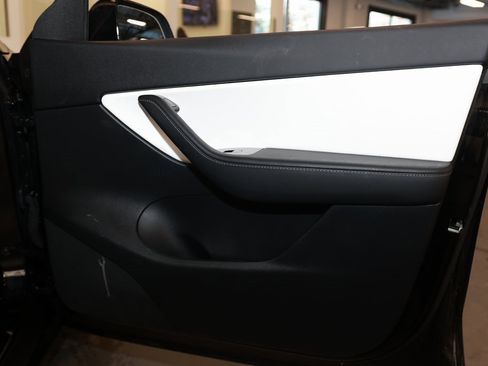 Used 2021 Tesla Model Y Performance image 19