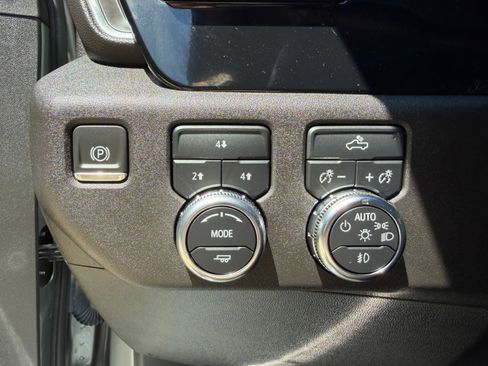 Used 2024 GMC Sierra 2500 SLE w/ SLE Value Package; AWD/4WD image 12