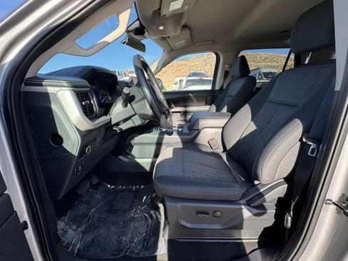 Used 2024 Ford Expedition Max XLT image 9