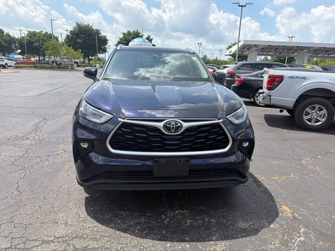 Used 2021 Toyota Highlander XLE AWD/4WD image 6
