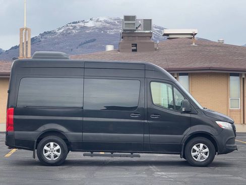 Used 2019 Mercedes-Benz Sprinter 2500 image 4